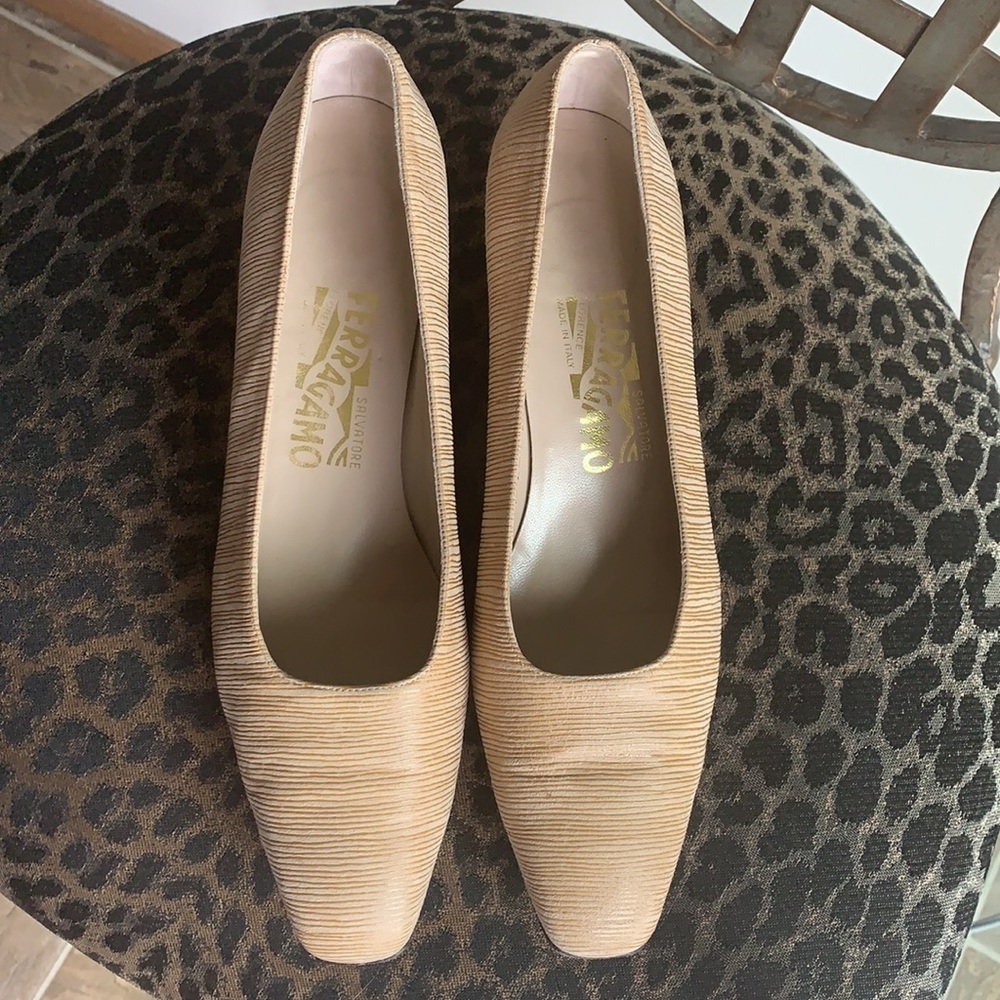 Salvatore Ferragamo Square Toe Stacked Block Heel Pumps Size 8.5 AA Width - Picture 4 of 13